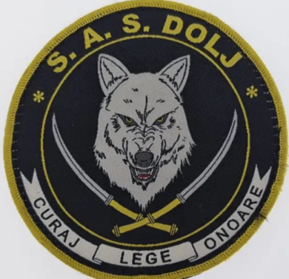 KEREK SZÖVŐ EMBLÉMA, FELIRATVA S.A.S. DOLJ